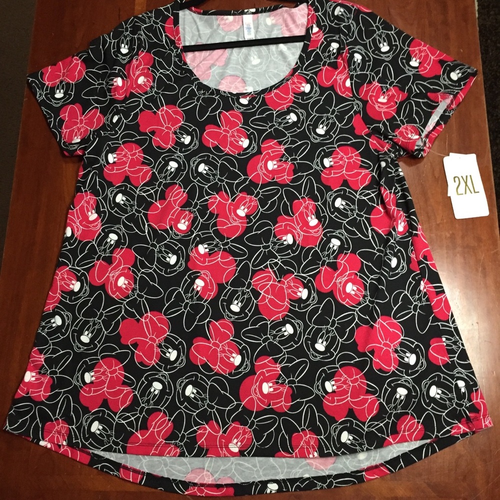 Women’s Black and Red Floral Short-Sleeve Top